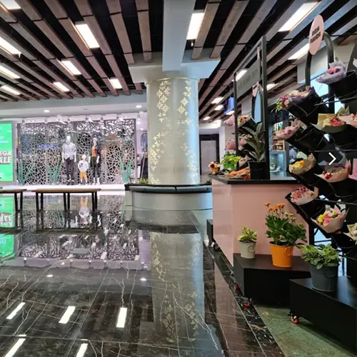 عکس داخل پاساژ مهراد مال عظیمیه