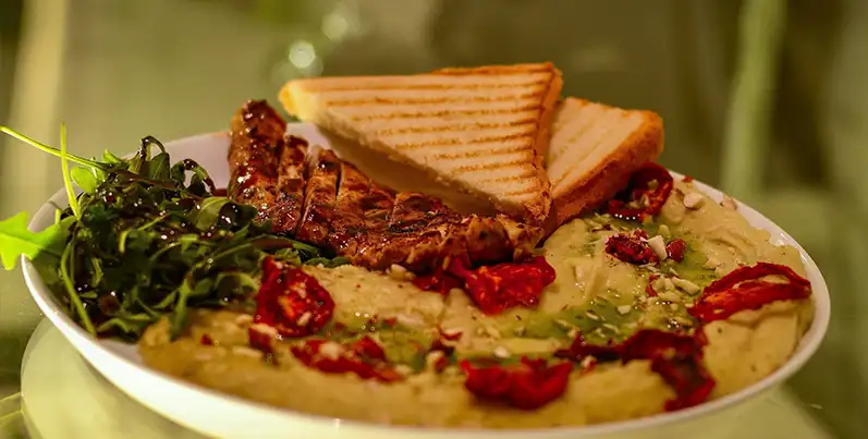 کافه رف عظیمیه کرج