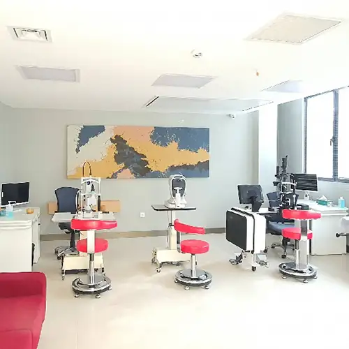 کلینیک تخصصی چشم نور در کرج فردیس