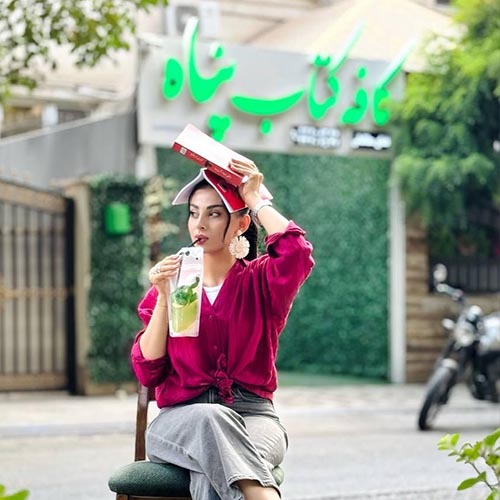 کافه کتاب پناه در مهرشهر